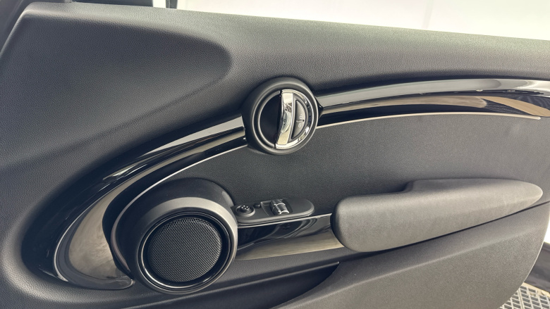 MINI Hatchback 1.5 Cooper Classic 3dr Petrol Hatchback